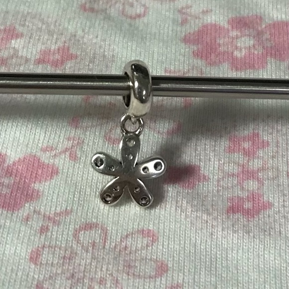 Pandora dazzling daisy dangle charm - Picture 2 of 5